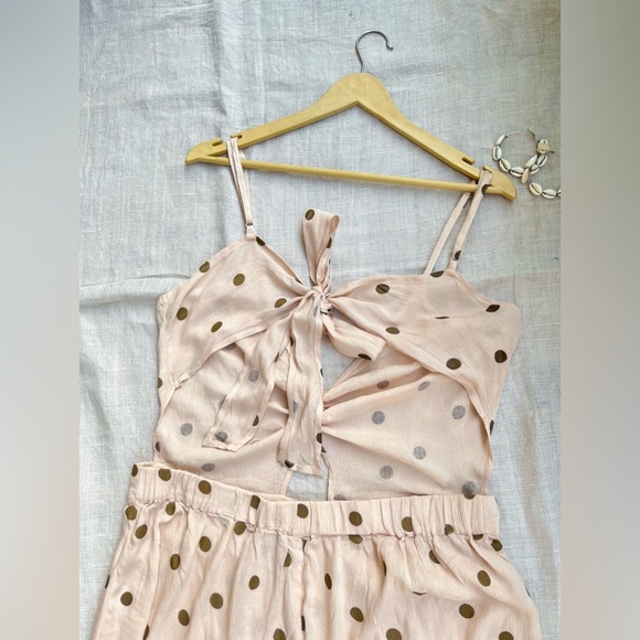 SOLD ❌ ASOS DESIGN tie back beach jumpsuit with wrap legs in metallic spot print - Picture 9 of 10